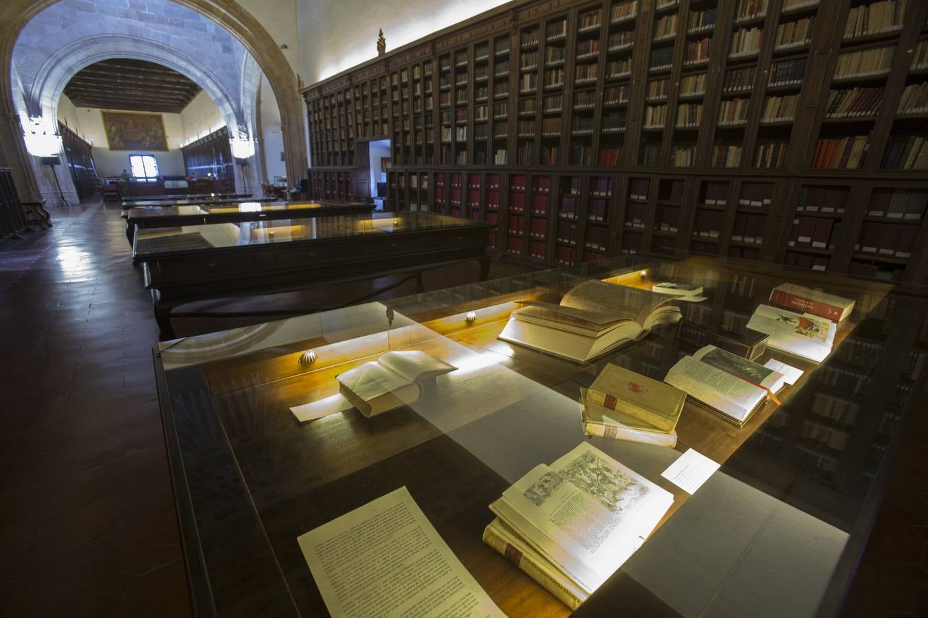 La Biblioteca del Hospital Real reúne ediciones antiguas y raras de Cervantes