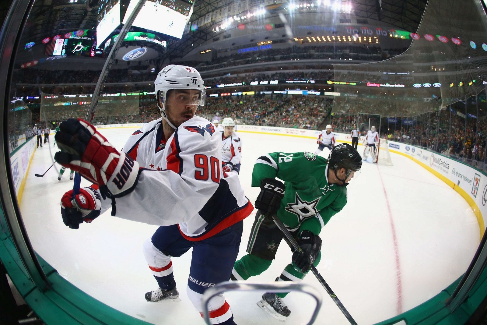 Marcus Johansson de las capitales de Washington en el American Airlines Center en Dallas, Texas.