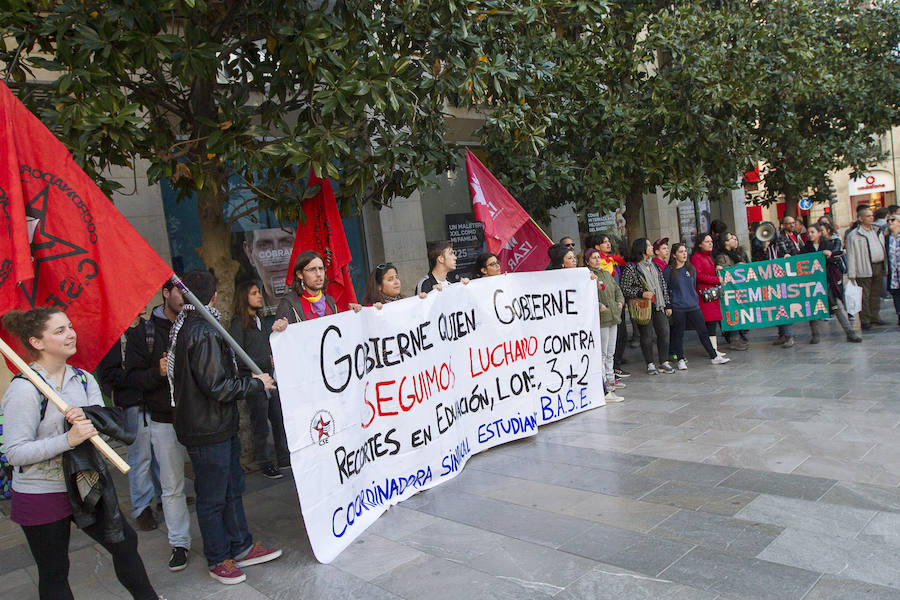 Y a esa misma hora, protestas en la Plaza del Carmen