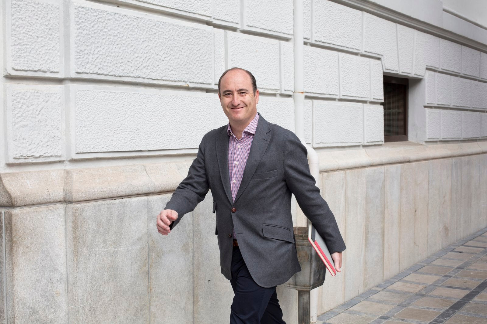 Las imágenes clave de la triple dimisión