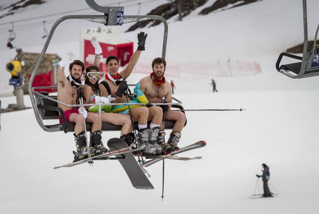 ¿Quién dijo frío? ¡En bañador por la Sierra!