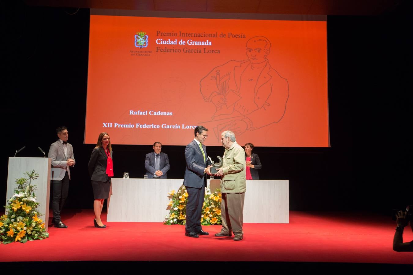 Rafael Cadenas recibe el Premio Lorca de poesía