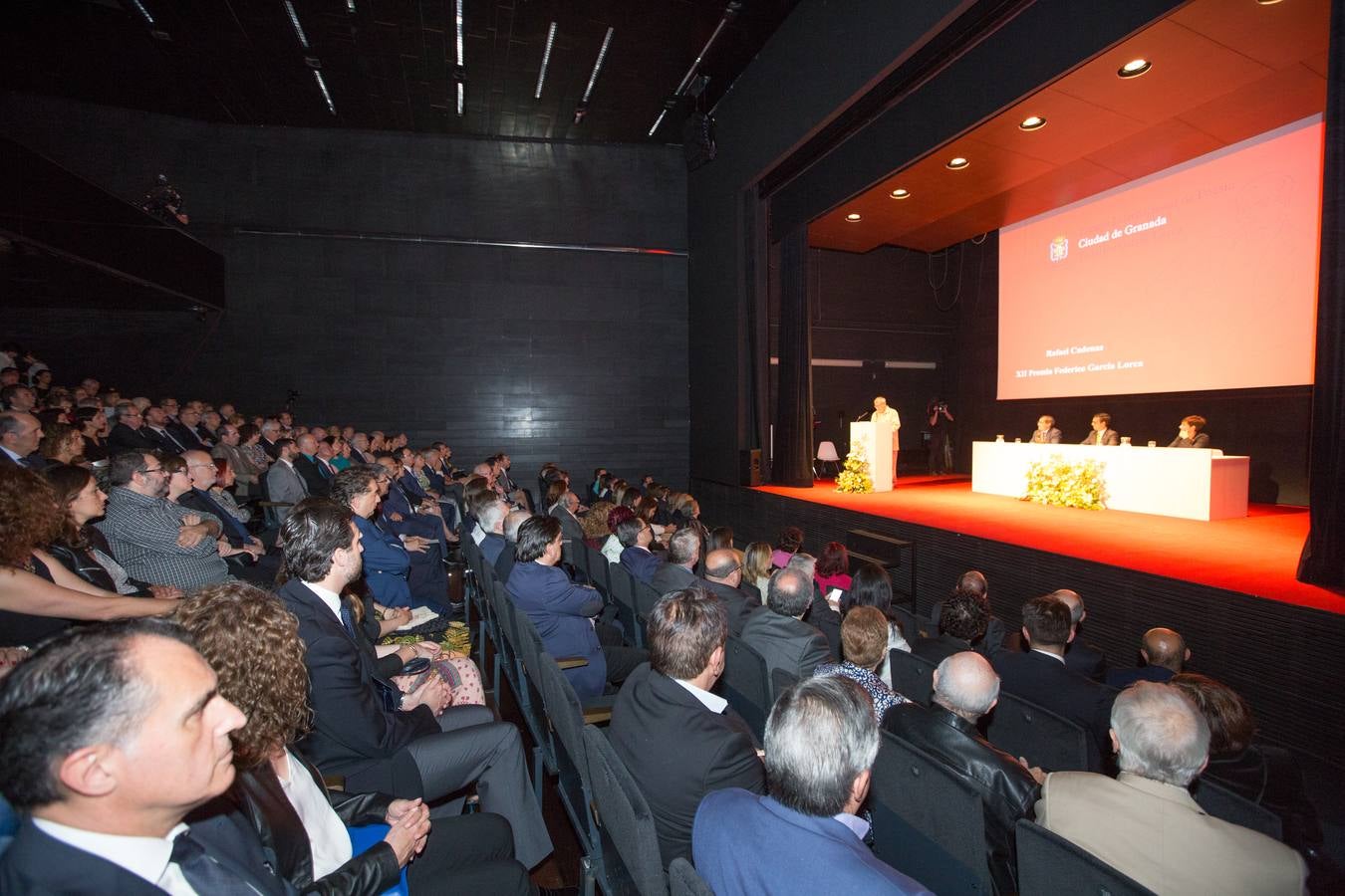 Rafael Cadenas recibe el Premio Lorca de poesía