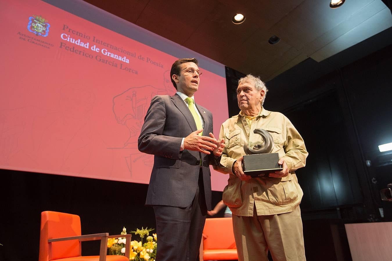 Rafael Cadenas recibe el Premio Lorca de poesía