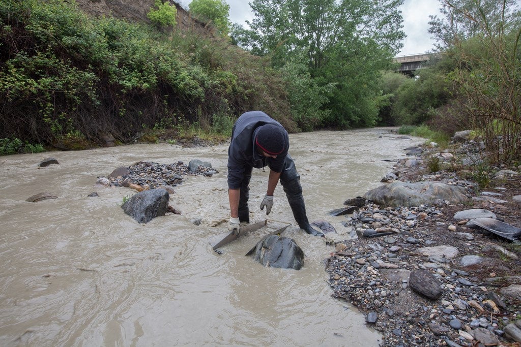 ¿Cómo se busca oro en el río Genil?