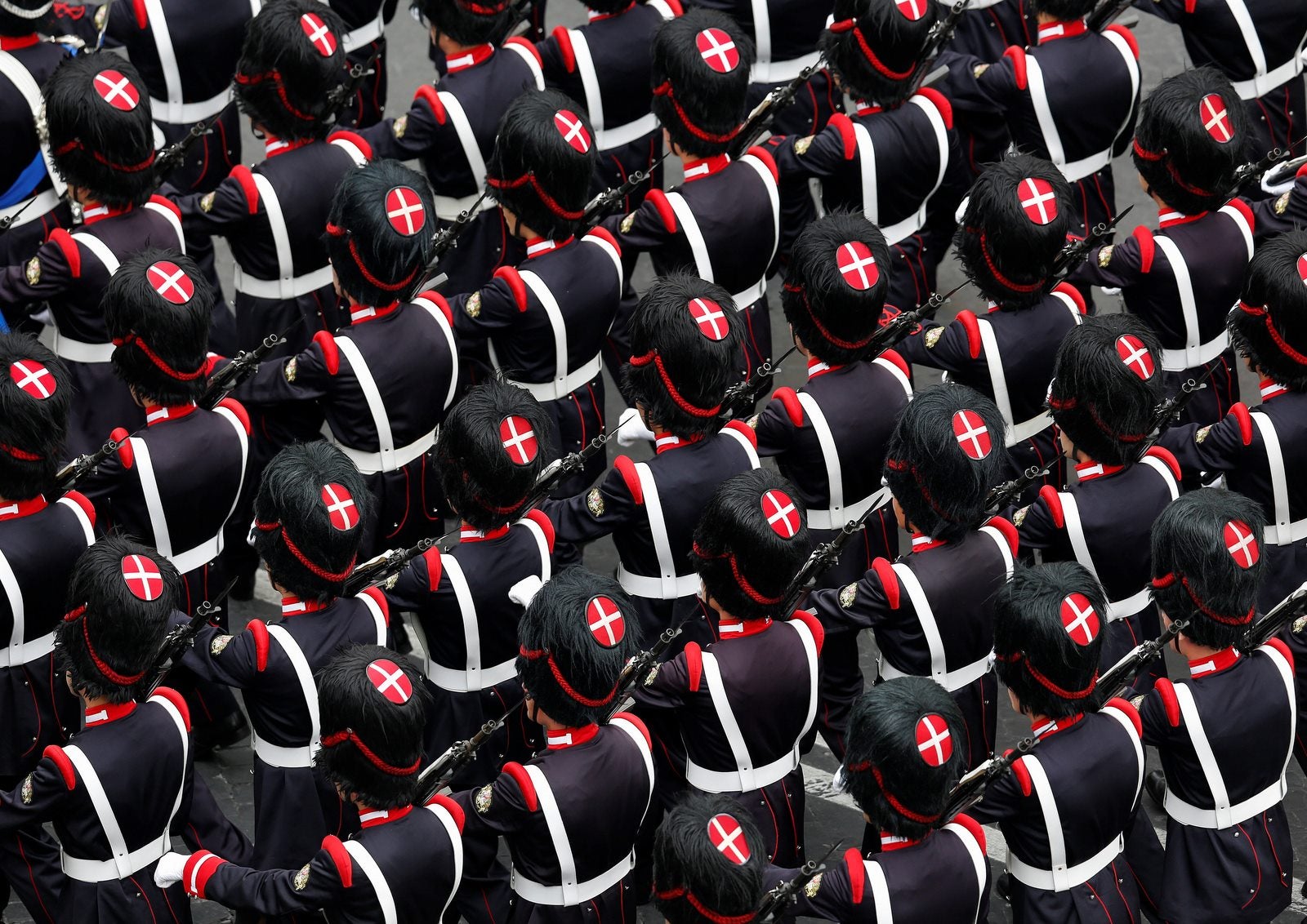 Marcha militar italiana durante el desfile militar del Día de la República en Roma