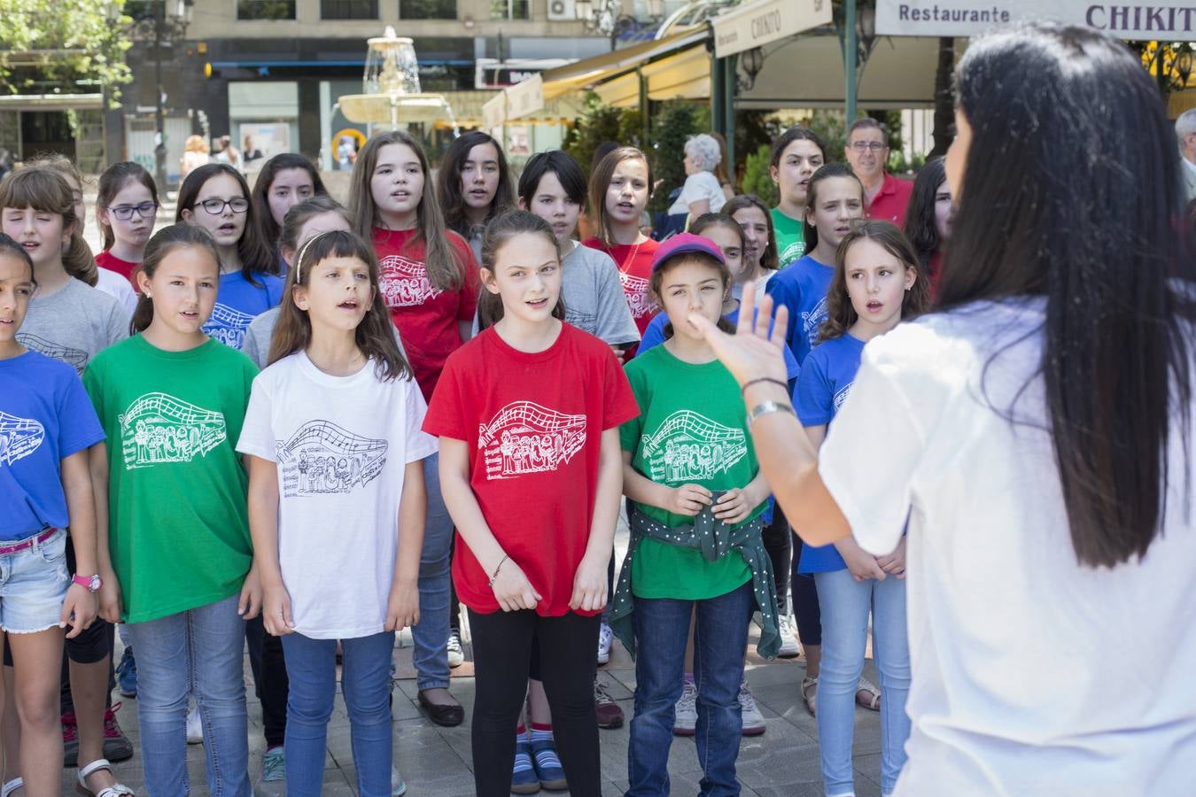 Con la música a otra plaza