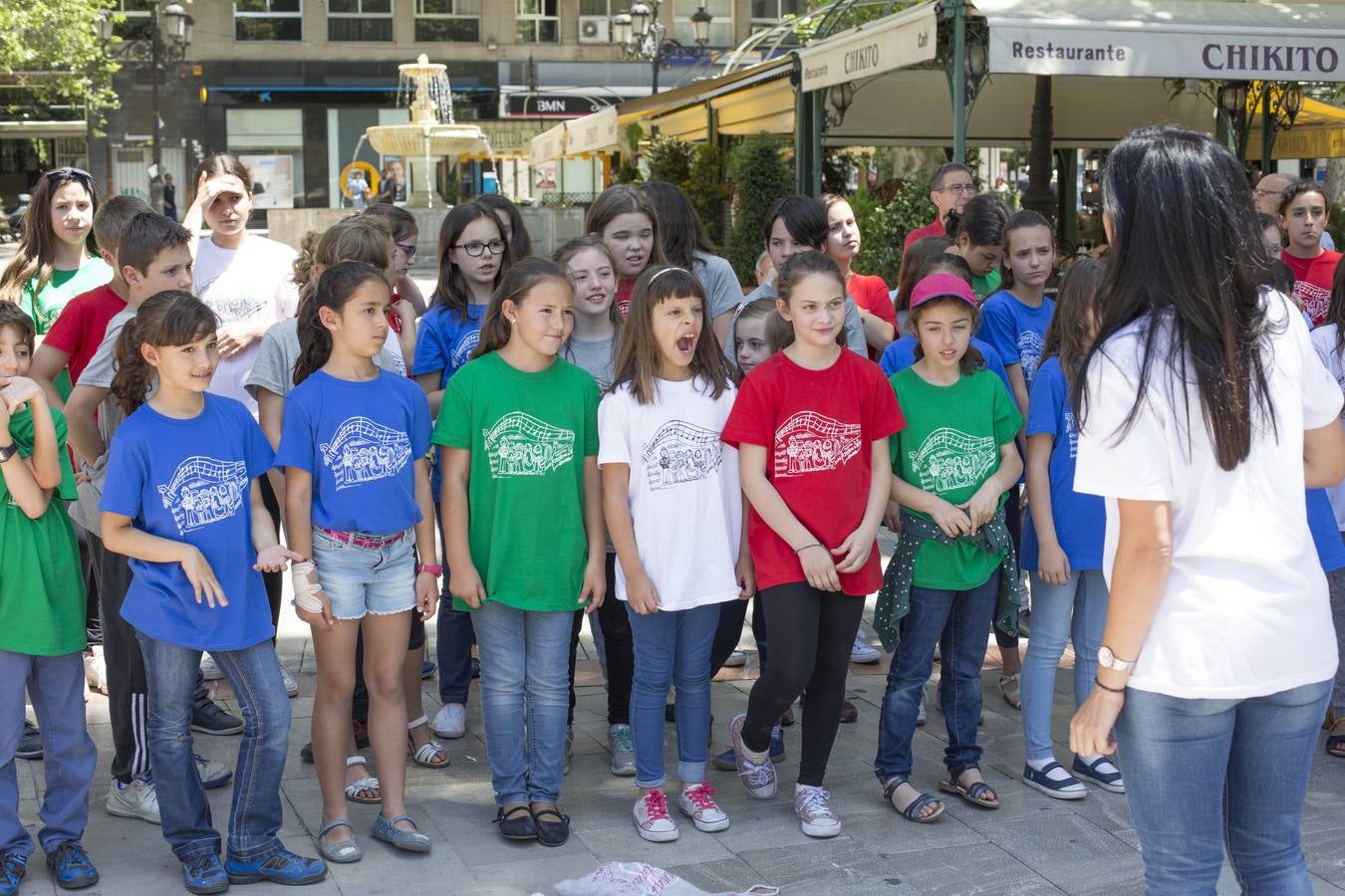 Con la música a otra plaza