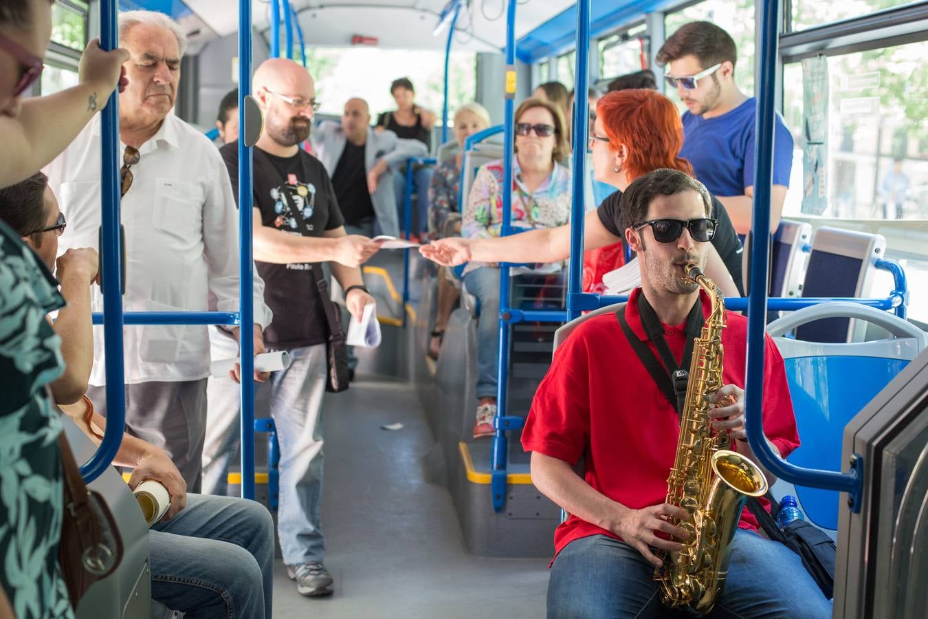 El FEX ya suena en los autobuses de Granada
