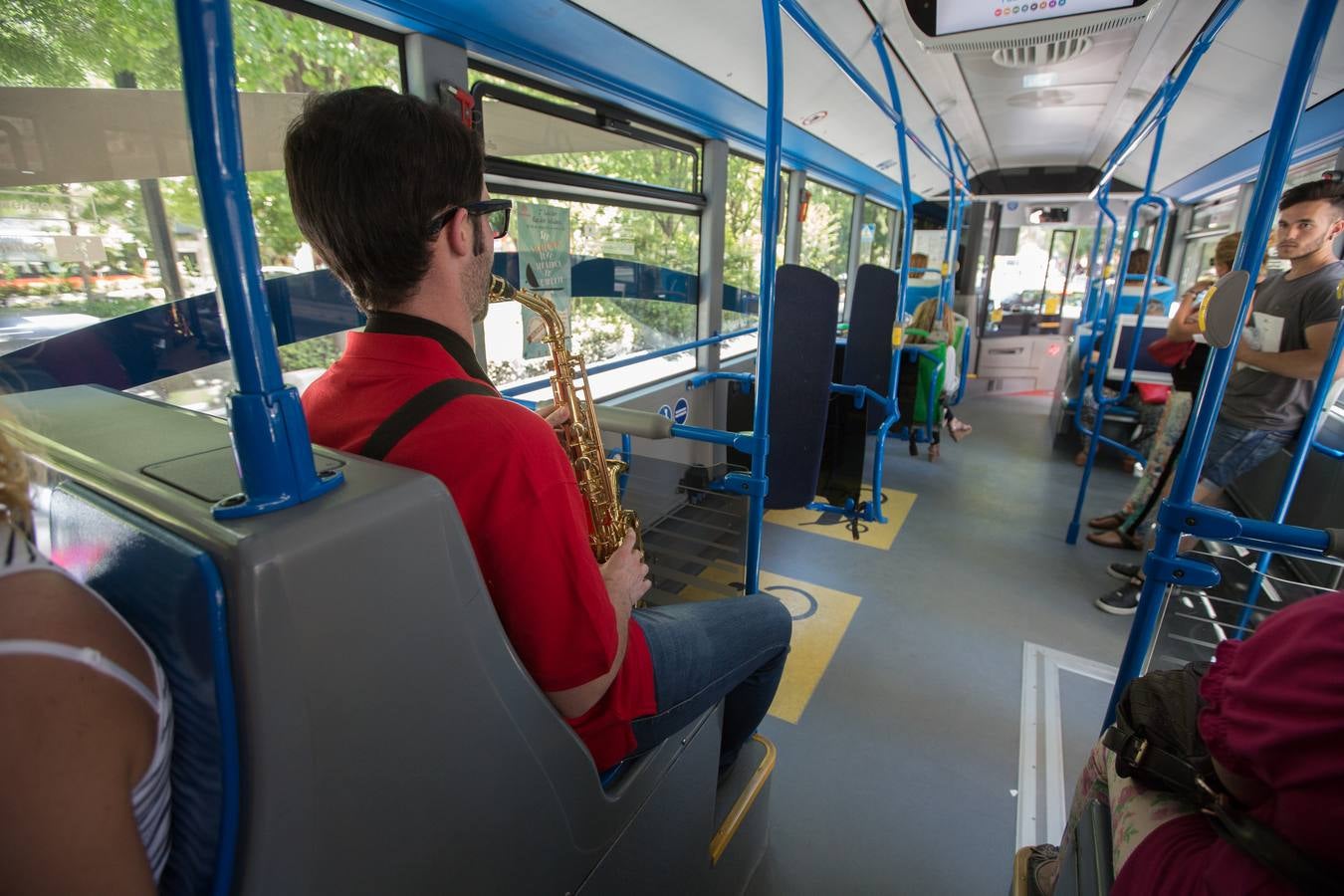 El FEX ya suena en los autobuses de Granada