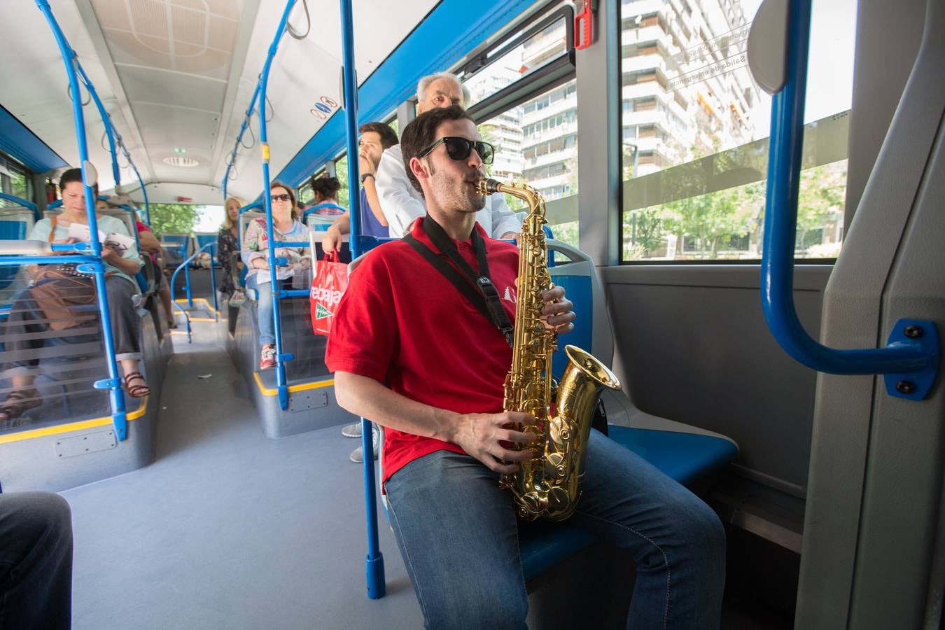 El FEX ya suena en los autobuses de Granada