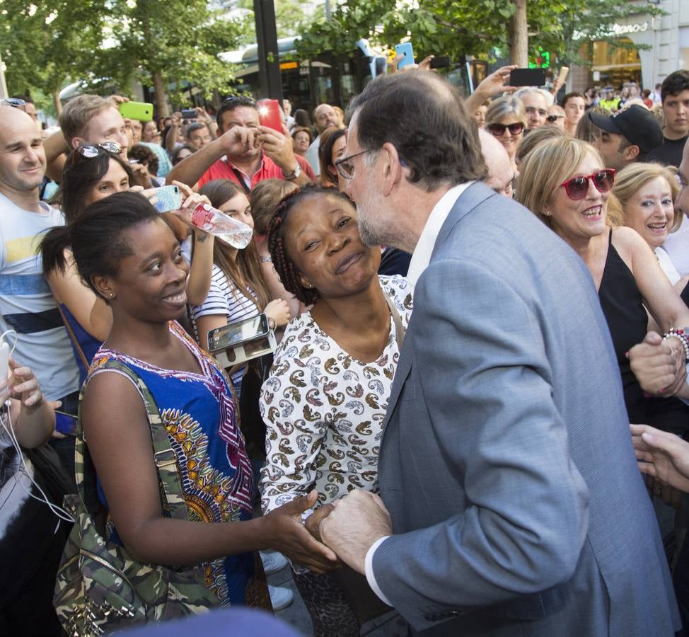Rajoy dice que hay algunos españoles &quot;un poco malos, pero los vamos a derrotar el 26J&quot;