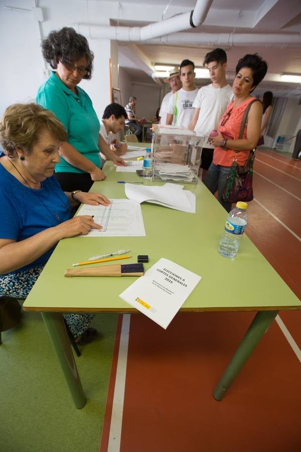 La jornada electoral en Granada, en imágenes