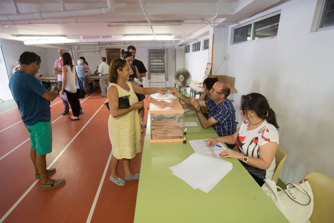 La jornada electoral en Granada, en imágenes