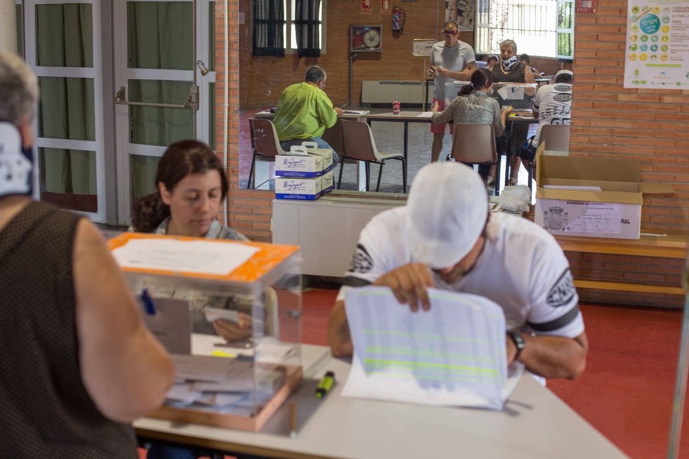 La jornada electoral en Granada, en imágenes