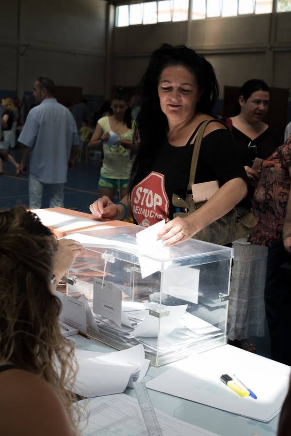 La jornada electoral en Granada, en imágenes