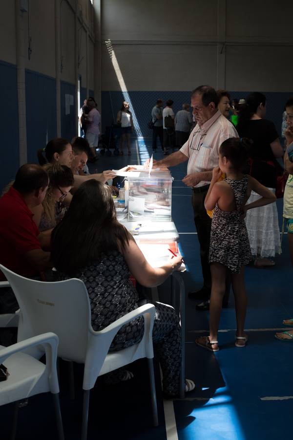 La jornada electoral en Granada, en imágenes