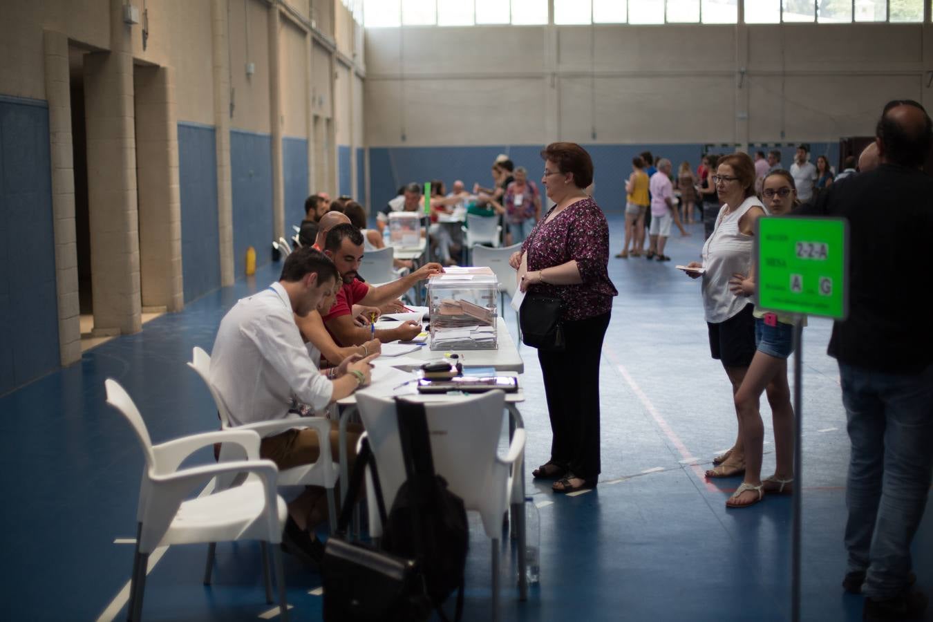 La jornada electoral en Granada, en imágenes