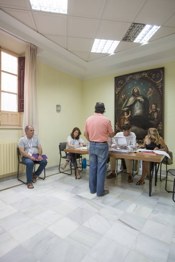 La jornada electoral en Granada, en imágenes