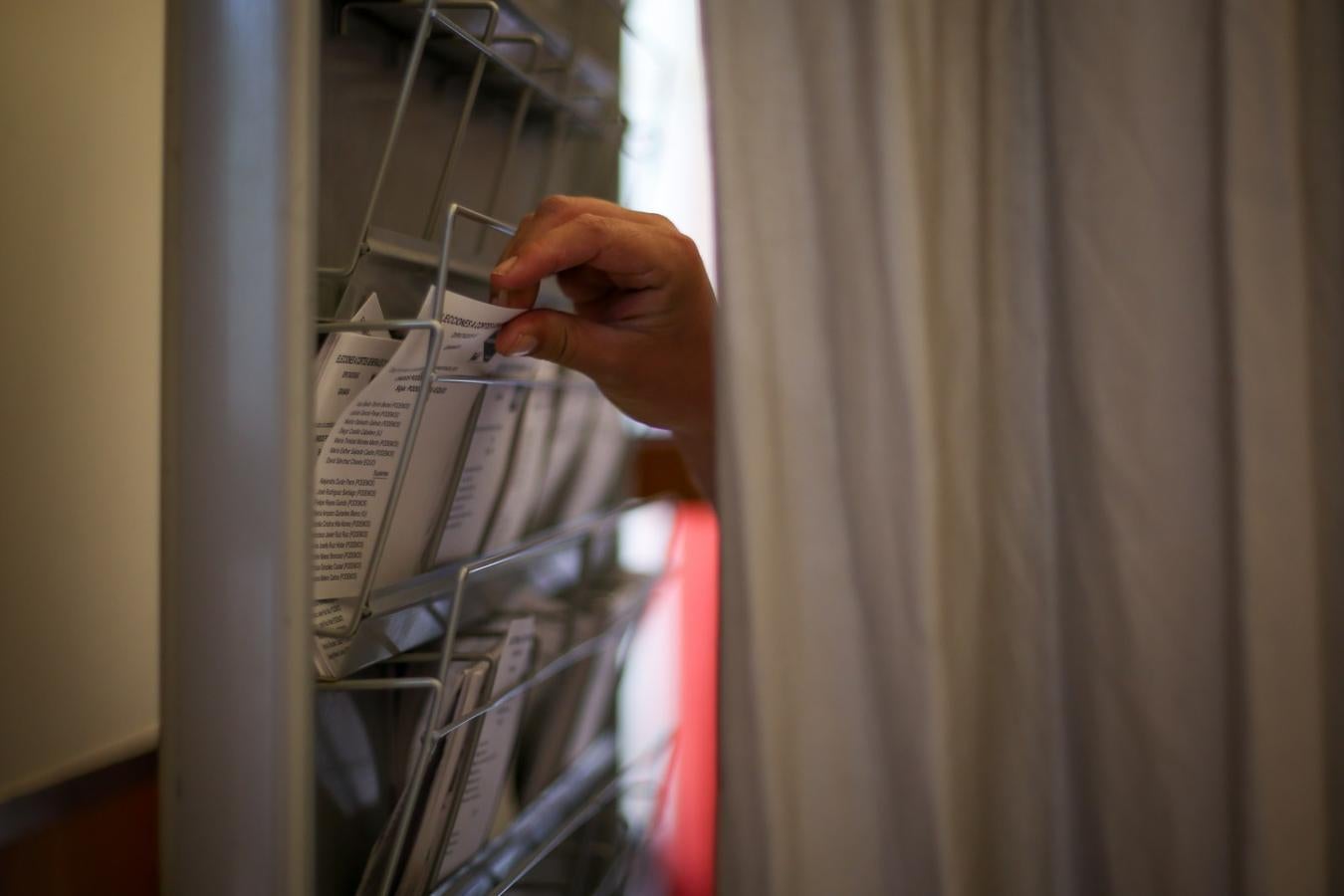 Las fotografías clave de la jornada electoral en Granada