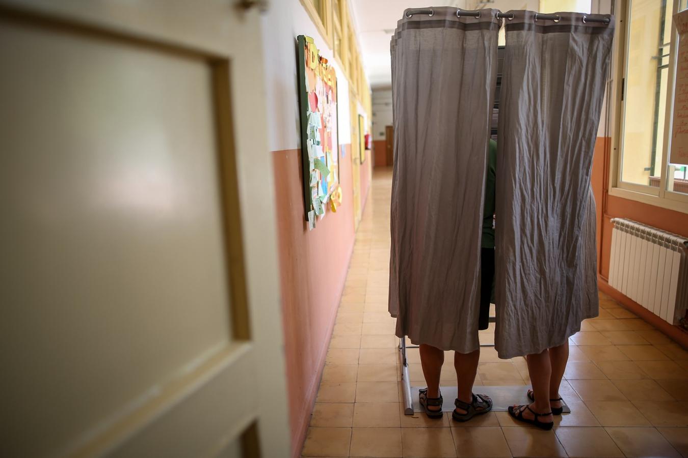 Las fotografías clave de la jornada electoral en Granada