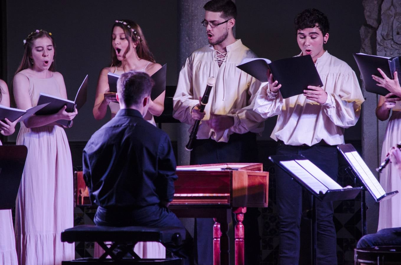 Sonidos de capilla y corte en el Patio Consistorial