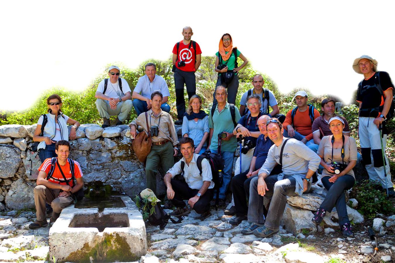 Equipo técnico y colaboradores de ‘Conoce tus fuentes’ en un recorrido en busca de fuentes. ::