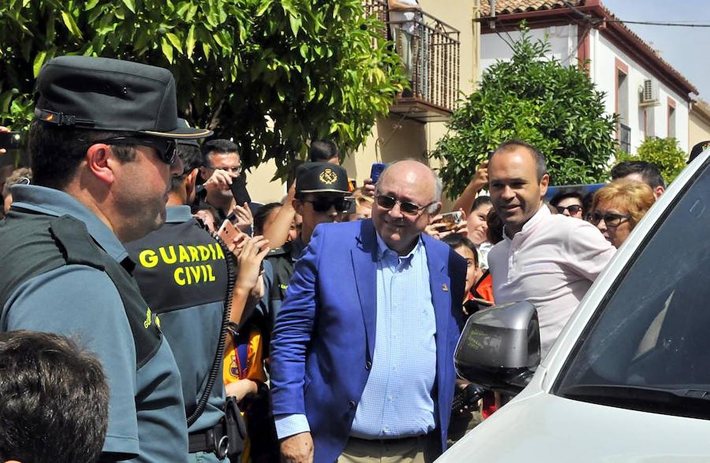 Iniesta, hijo adoptivo de Carboneros y colono de honor de Olavidia