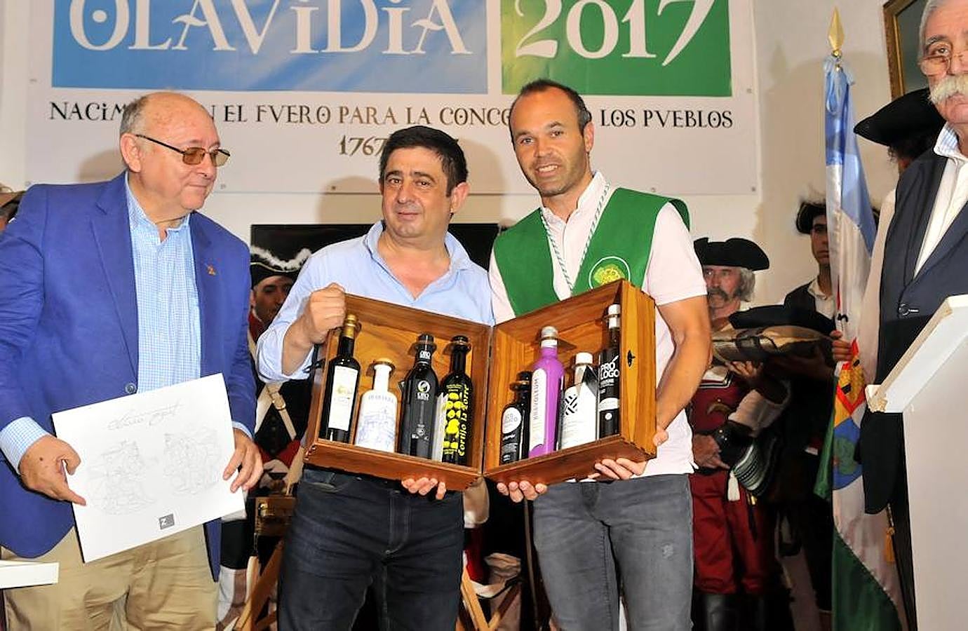 Iniesta, hijo adoptivo de Carboneros y colono de honor de Olavidia