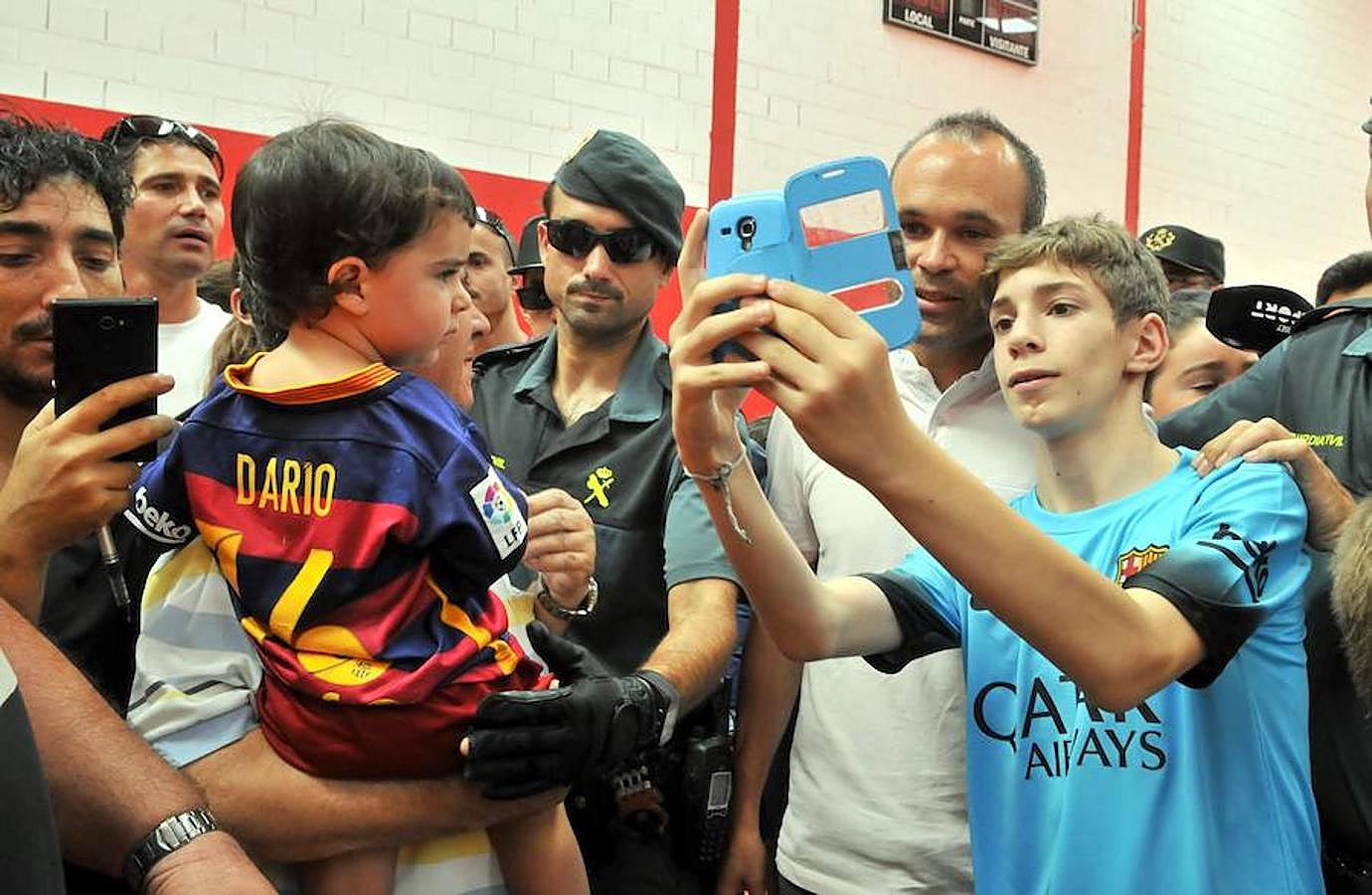 Iniesta, hijo adoptivo de Carboneros y colono de honor de Olavidia