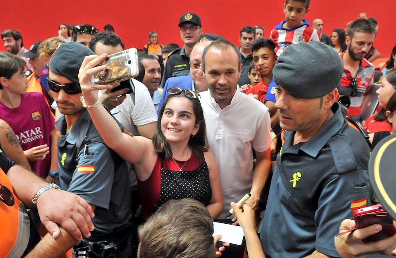 Iniesta, hijo adoptivo de Carboneros y colono de honor de Olavidia