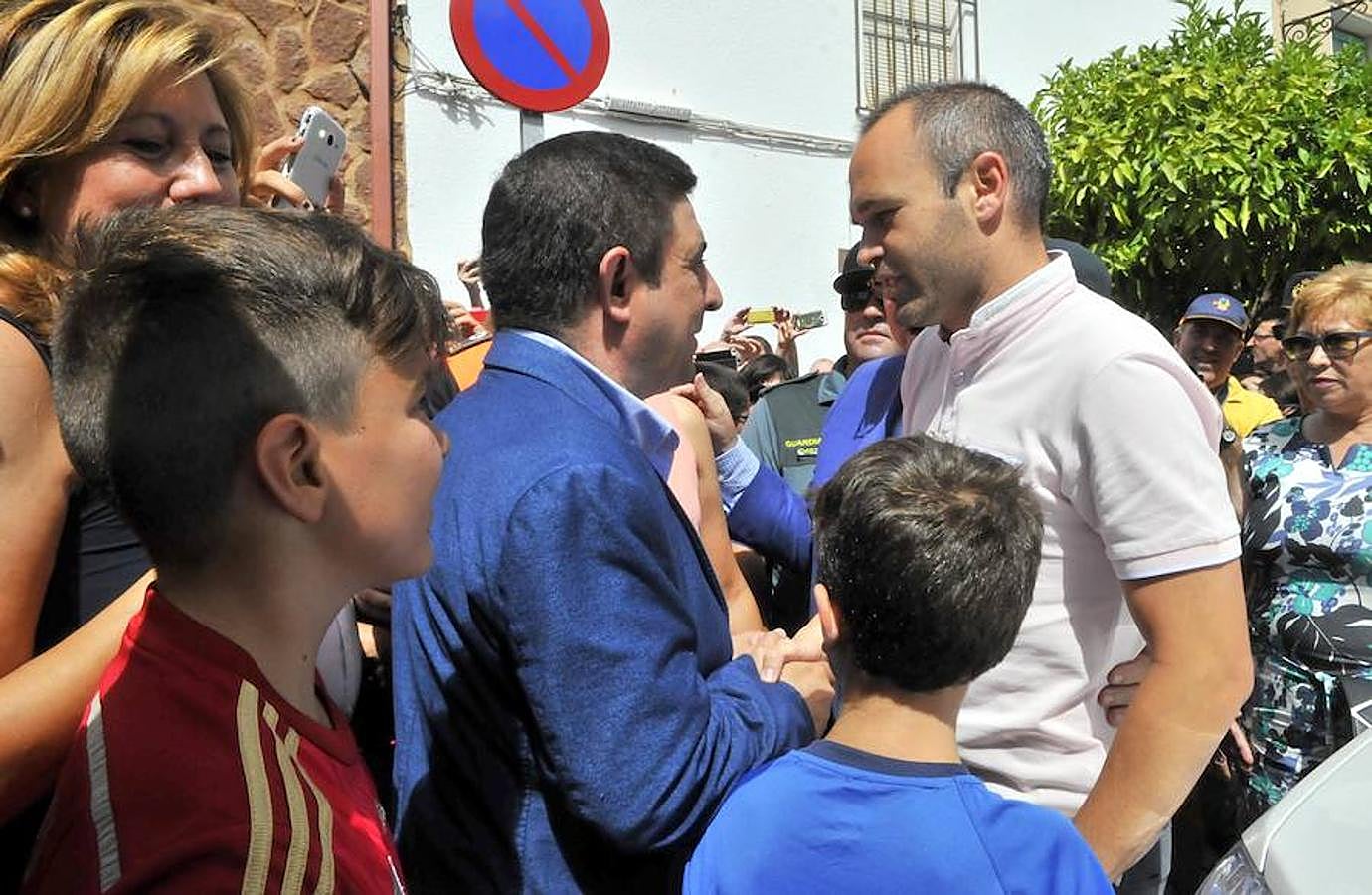 Iniesta, hijo adoptivo de Carboneros y colono de honor de Olavidia