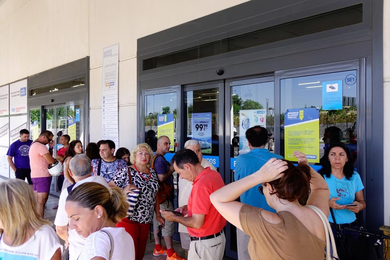 Una falsa amenaza de bomba obliga a desalojar el centro comercial Alameda