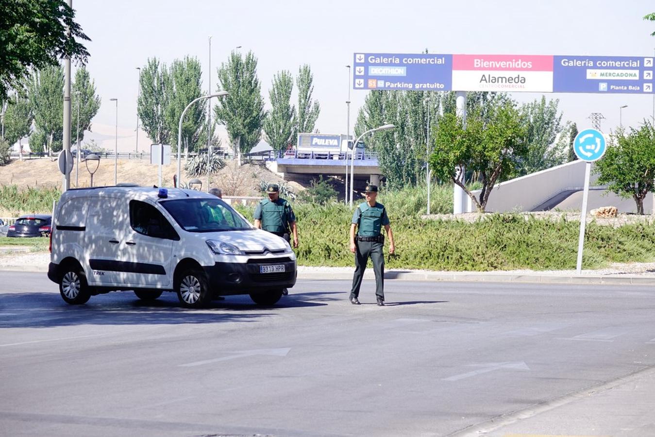 Una falsa amenaza de bomba obliga a desalojar el centro comercial Alameda