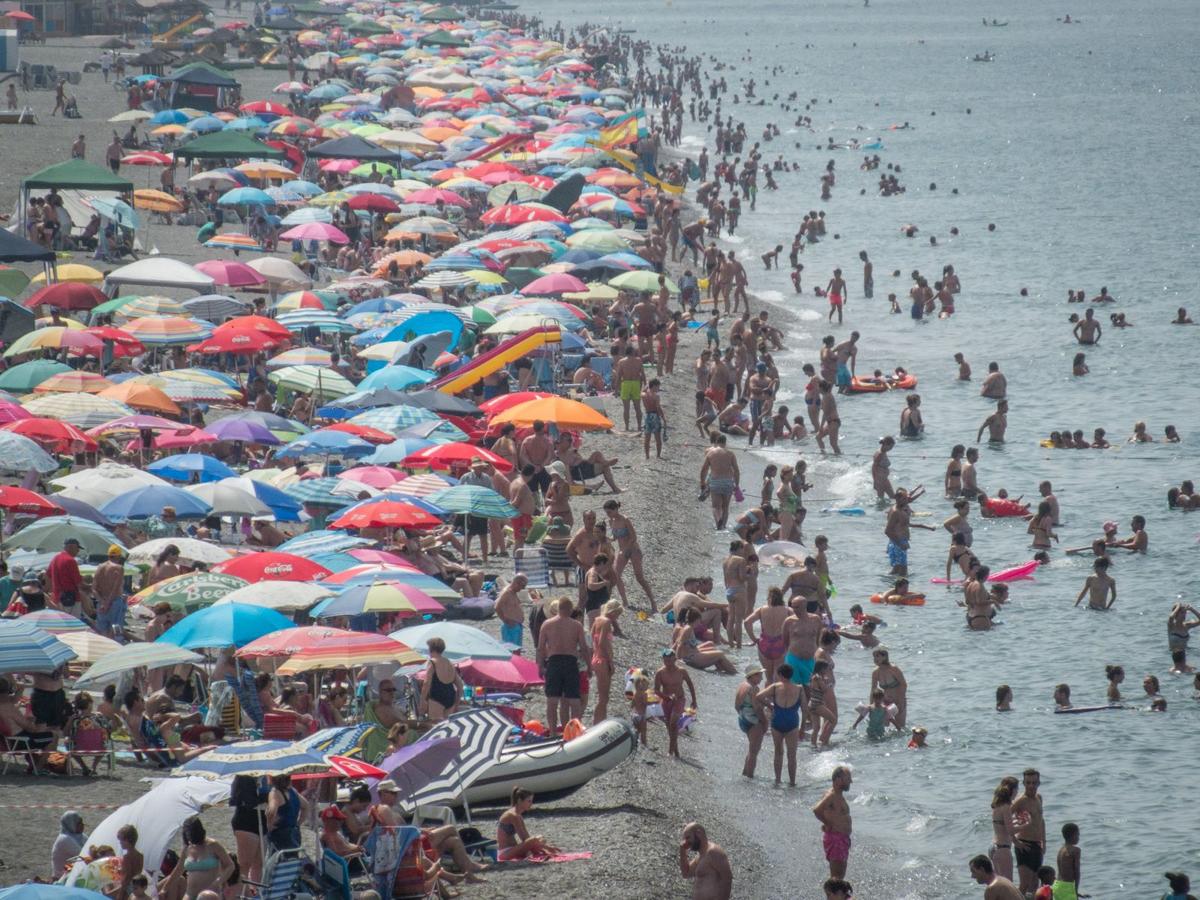 Las playas granadinas, a rebosar