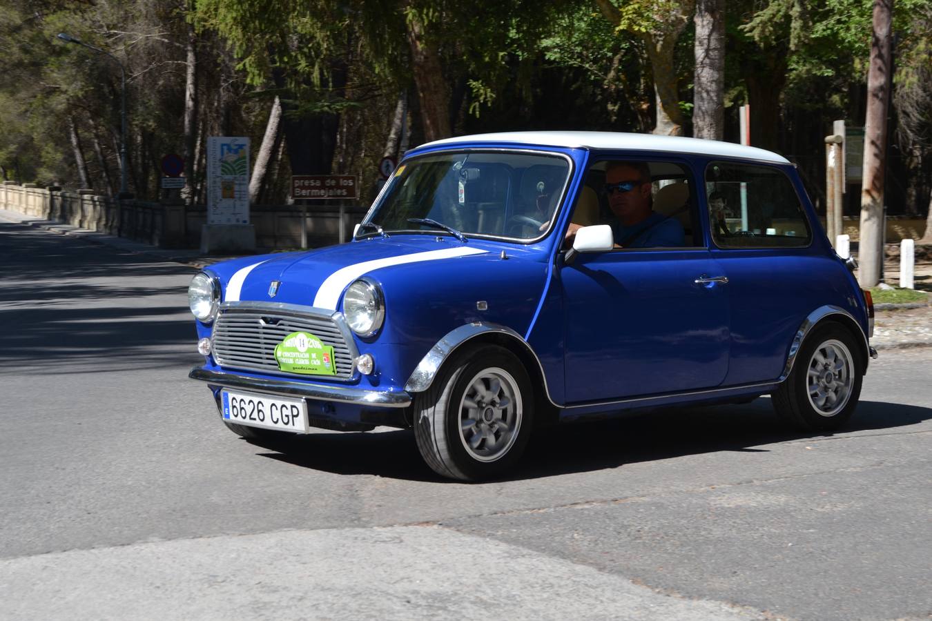 III concentración de coches clásicos en Cacín