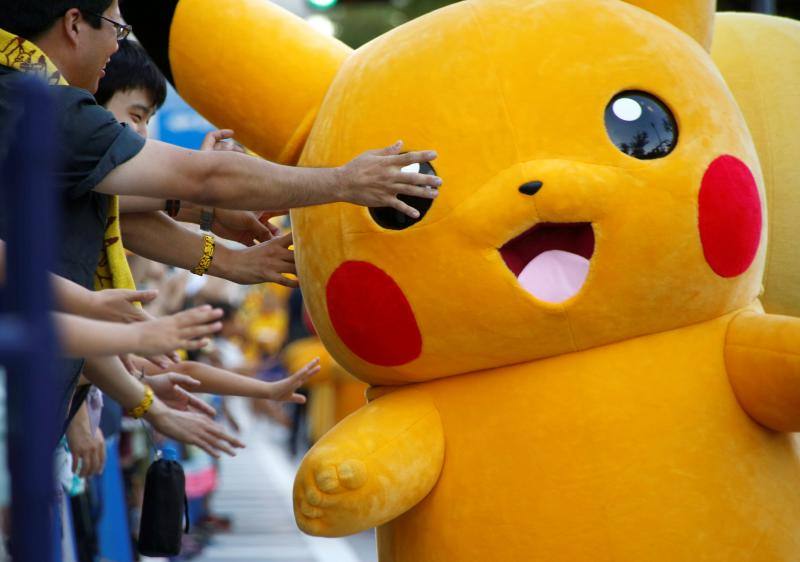 Aluvión de Pikachus gigantes desfilando por las calles de Japón