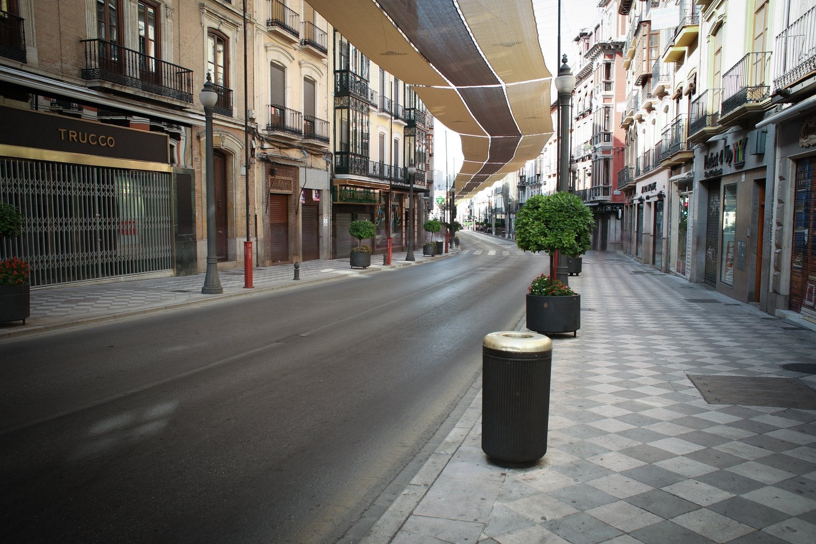 Granada se vacía en el puente de agosto