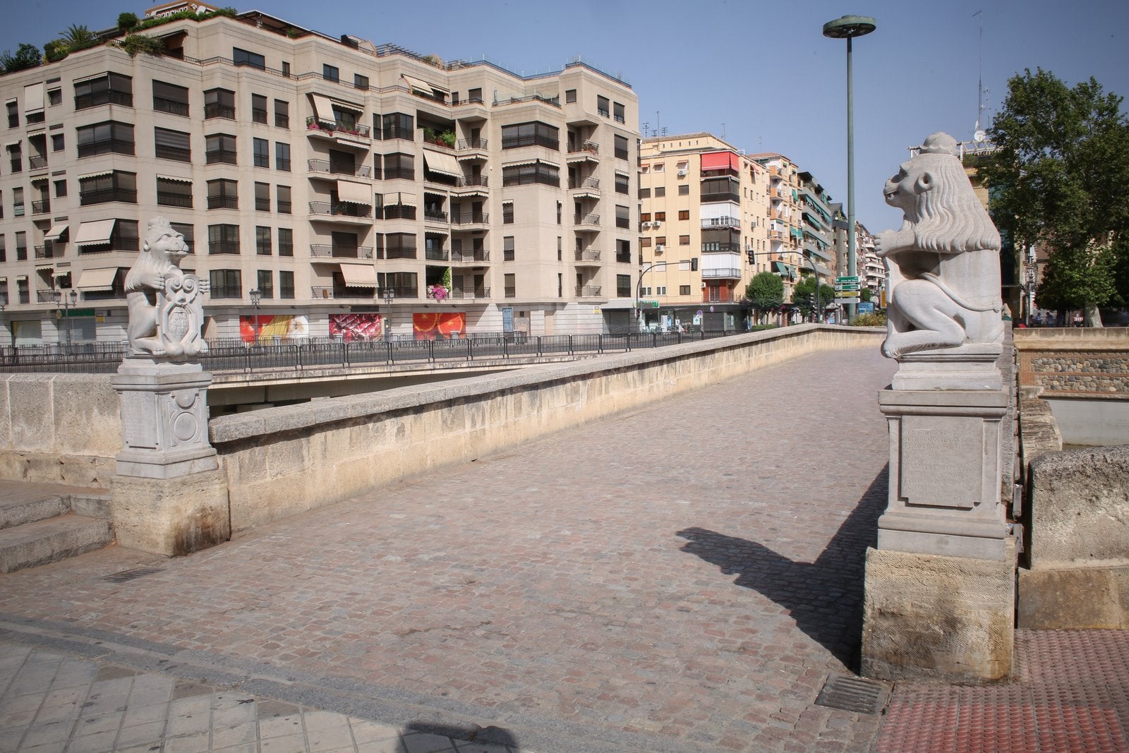 Granada se vacía en el puente de agosto