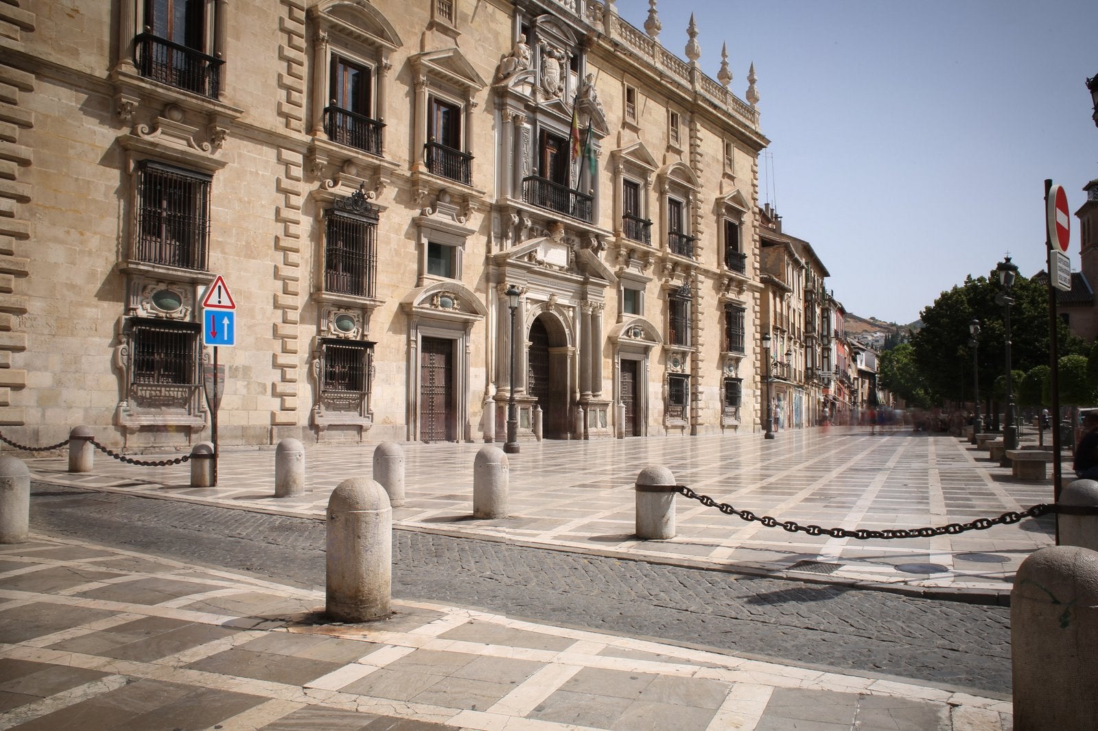 Granada se vacía en el puente de agosto