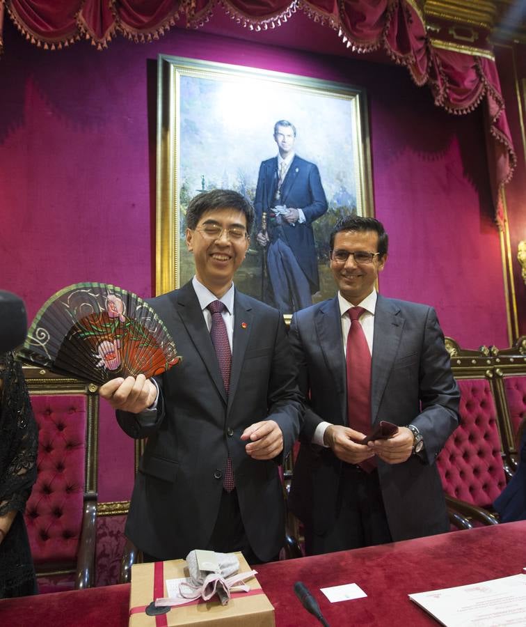 Mandatarios chinos visitan Granada