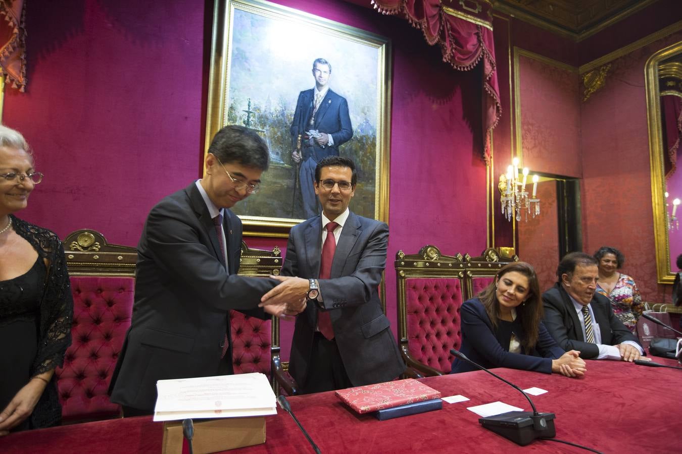 Mandatarios chinos visitan Granada