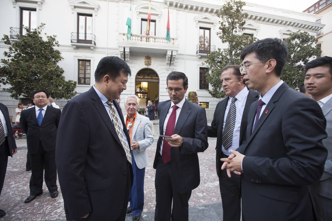 Mandatarios chinos visitan Granada