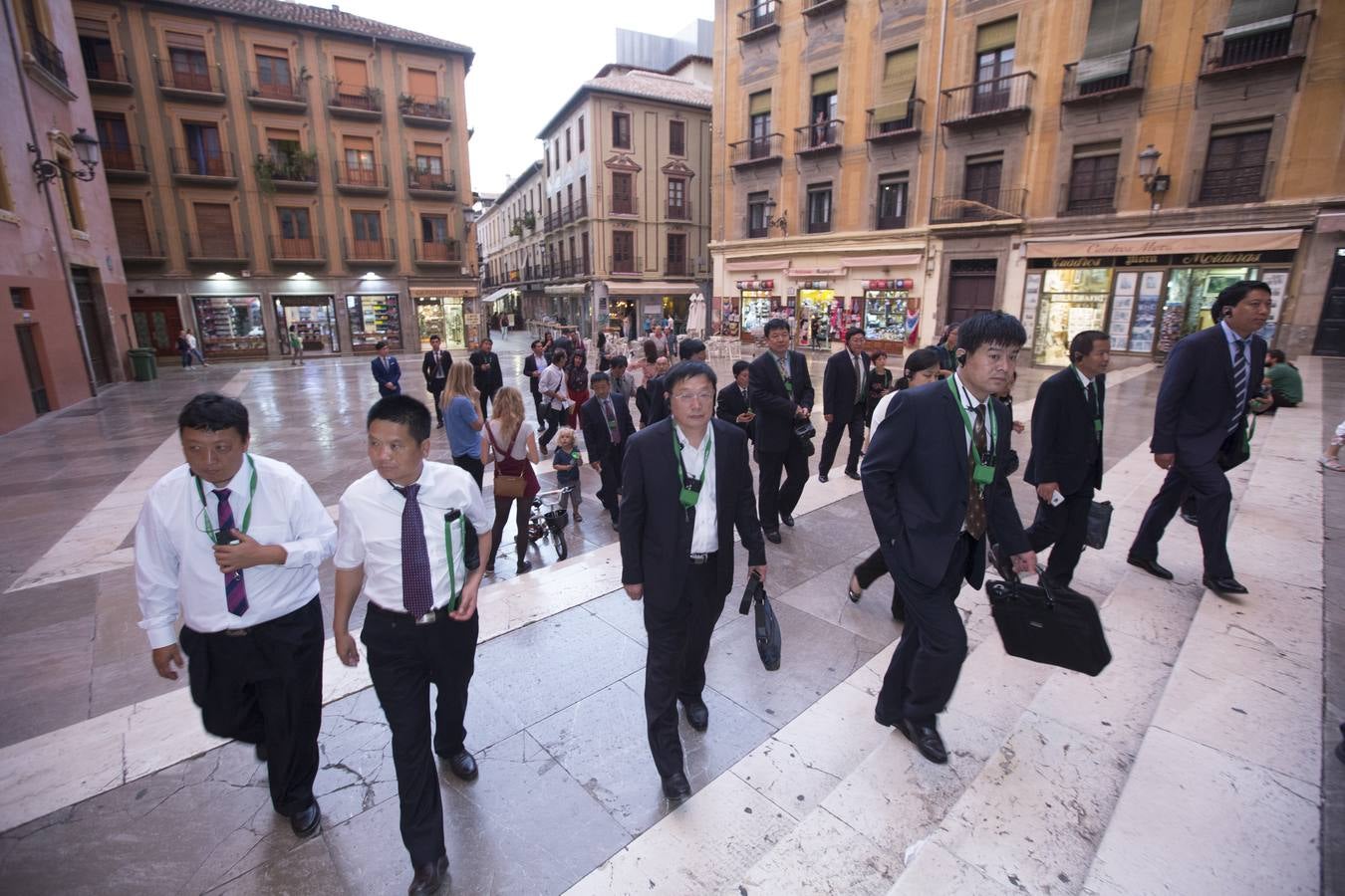 Mandatarios chinos visitan Granada