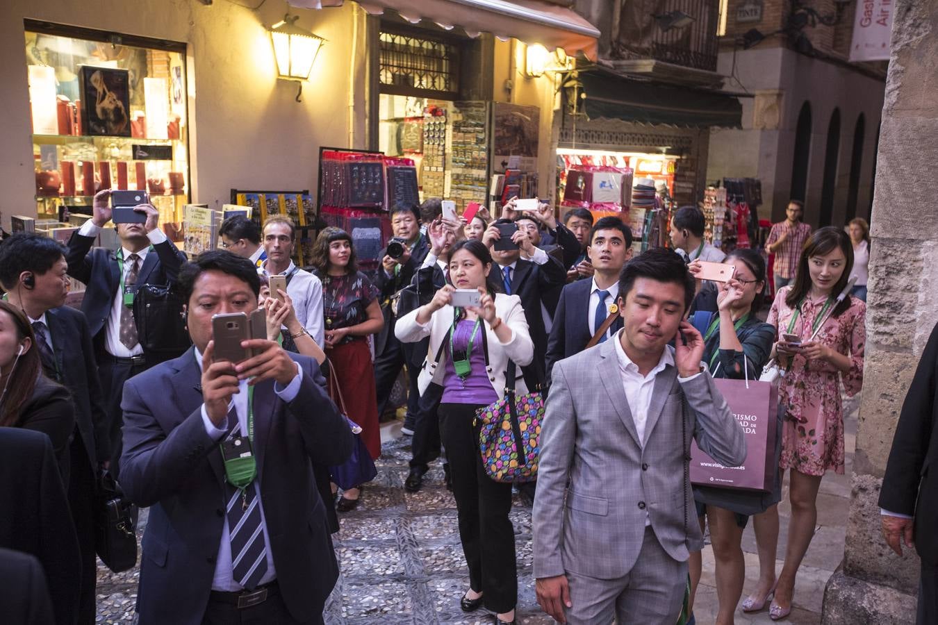 Mandatarios chinos visitan Granada