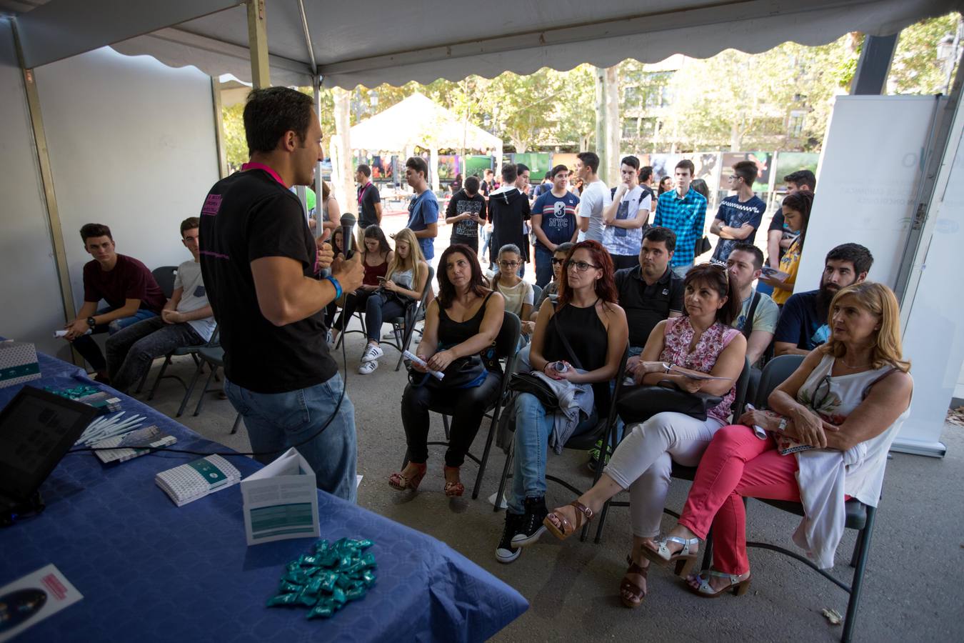 La ciencia sale del laboratorio y entra en el Salón