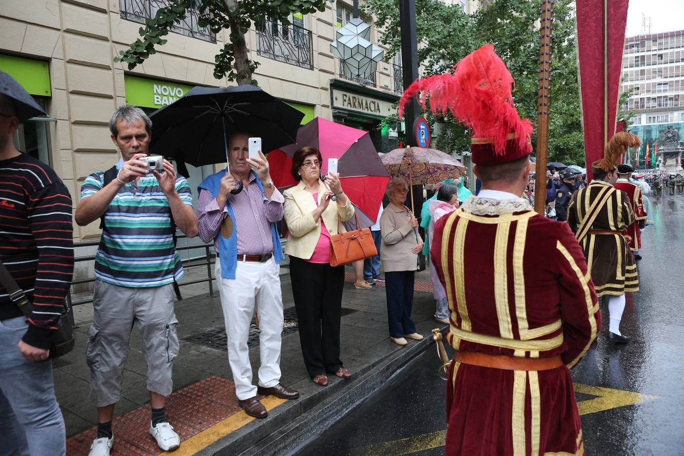 Granada celebra el día de la Fiesta Nacional de España