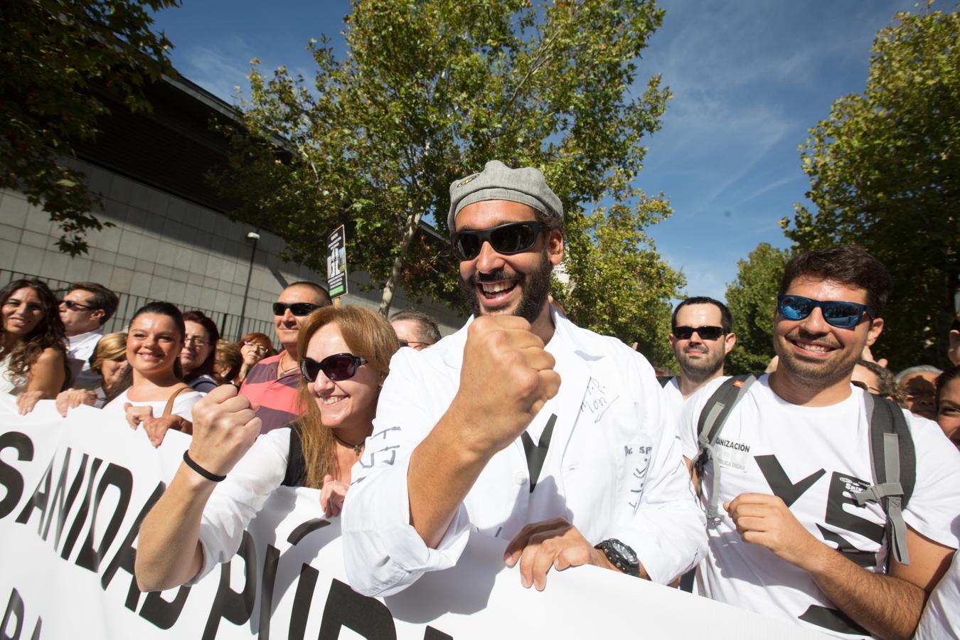 Granada se echa a la calle contra la fusión hospitalaria