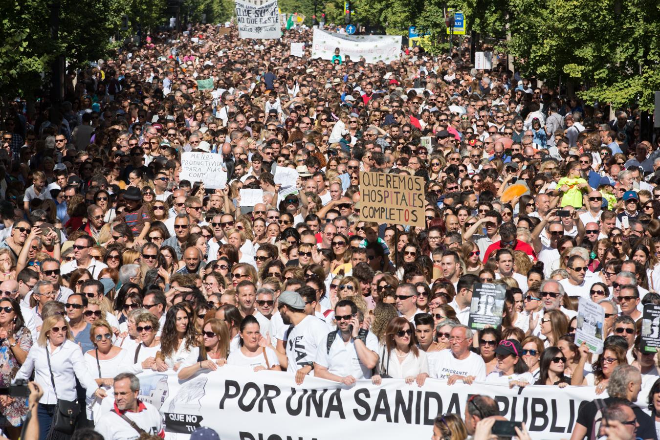 Granada se echa a la calle contra la fusión hospitalaria