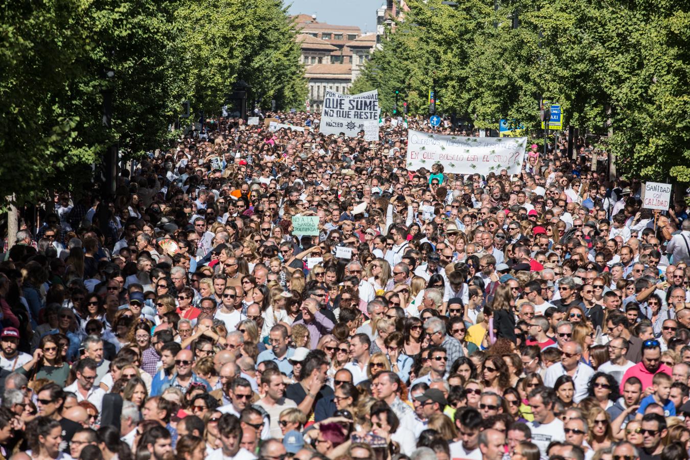 Granada se echa a la calle contra la fusión hospitalaria